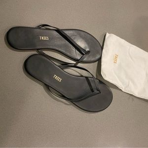 Tkees flip flops